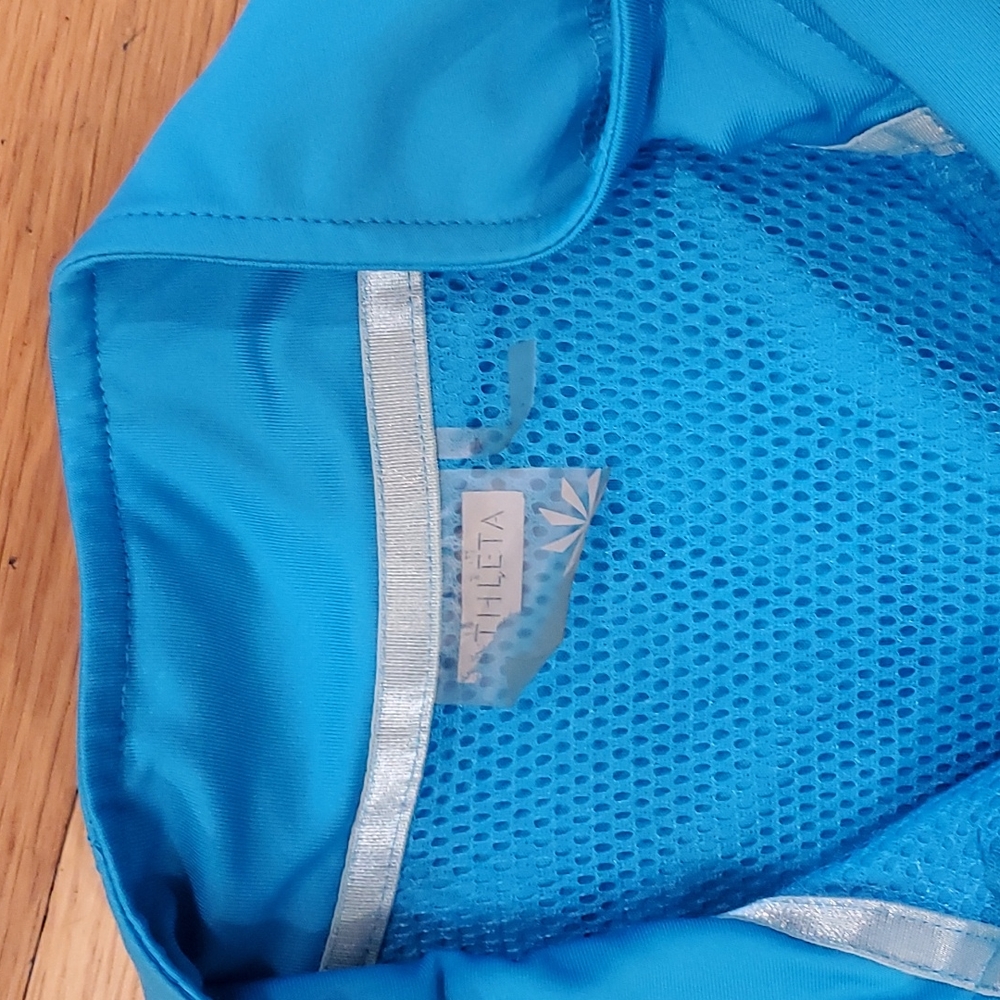 Athleta Reflective Activewear Vest with Pockets - Picture 3 of 6